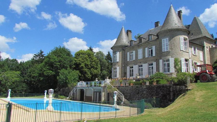 Chateau Le Mialaret Neuvic  Exterior photo
